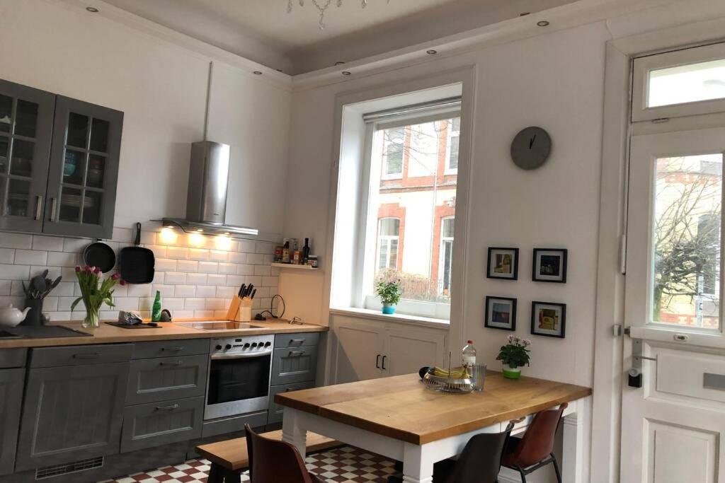 Grosszuegige 185M2-Altbauwohnung In Bestlage 7Zimmer-2Baeder-2Kuechen-2Wcs Hamburg Exterior foto